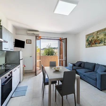 Apartment Al Porto Balcony Close To The *