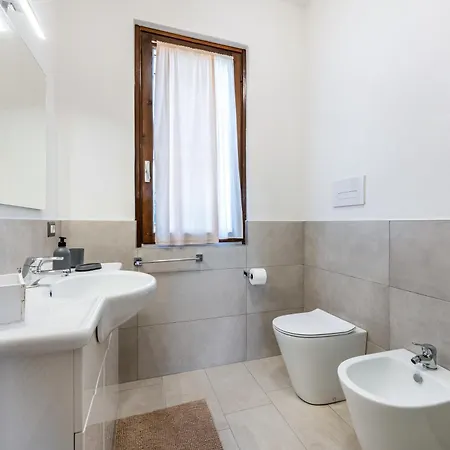 Apartment Al Porto Balcony Close To The *