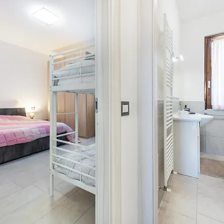 Apartment Al Porto Balcony Close To The *